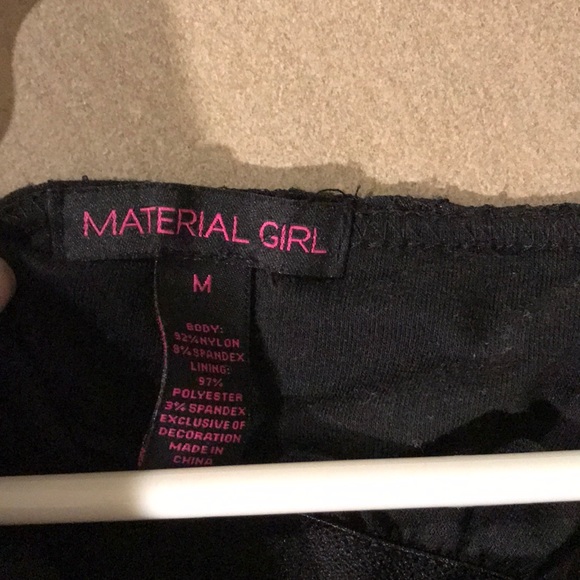 Laced corset-like top - Picture 3 of 4